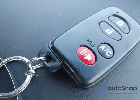 2013 Toyota Prius Three из США, поврежденный, VIN JTDKN3DU8D5613839